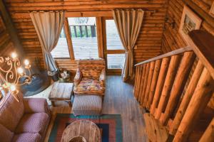 Posezení v ubytování Clarens Log Cabin