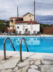 Bazén v ubytování Marketos Apartments nebo v jeho okolí