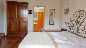A bed or beds in a room at Villa Patmos Netia