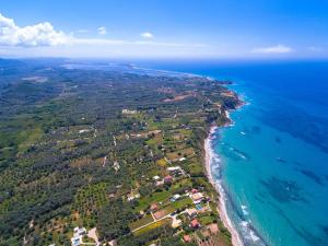 HalikounasにあるVilla Sofiaの海岸と海の空中を望む