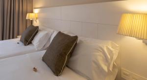 Postel nebo postele na pokoji v ubytování Hotel Rosamar Maxim 4*- Adults Only