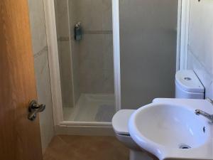 A bathroom at Beautiful house in Cangas near the beach Még 26 kép