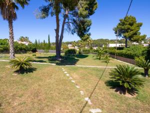Zahrada ubytování Holiday Home Cala Vista by Interhome