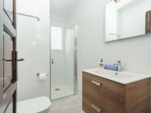 Koupelna v ubytování Holiday Home Cala Vista by Interhome
