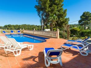 Bazén v ubytování Holiday Home Cala Vista by Interhome nebo v jeho okolí