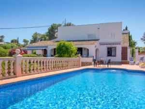 Bazén v ubytování Holiday Home Cala Vista by Interhome nebo v jeho okolí