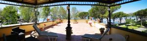 ボルセーナにあるホテル ロイヤルの海の景色を望むバルコニー(椅子付)