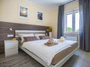 Postel nebo postele na pokoji v ubytování Holiday Home Villa Marina by Interhome