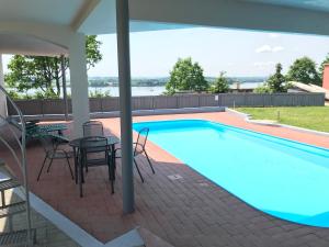 Bazén v ubytování Beach Pension nebo v jeho okolí