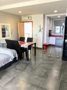 A bed or beds in a room at APARTAMENTO JMHR 5