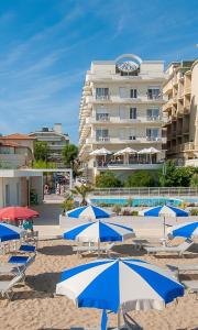 Бассейн в Hotel La Rosa или поблизости