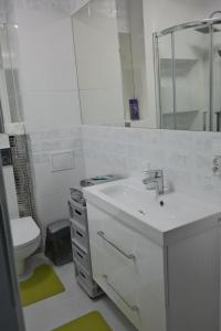 Kúpeľňa v ubytovaní Apartamenty Marii Konopnickiej