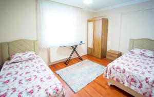 Postel nebo postele na pokoji v ubytování Cayeli Kent Apart
