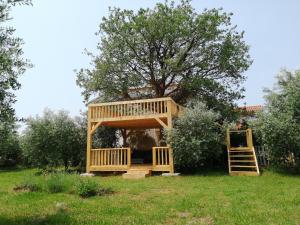 Vonkajšia záhrada v ubytovaní Lee house, WI-FI,FREE PARKING, HOT TUBE