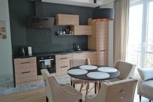 Kuchyňa alebo kuchynka v ubytovaní Apartament Grochowa