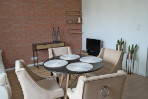 Posedenie v ubytovaní Apartament Grochowa