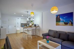a living room and kitchen with a couch and a table at Apartamento Sol y Mar in Las Galletas