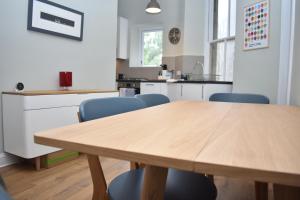 Gallery image of High Street - modern Scandi design apartment in the heart of the old town! in Edinburgh