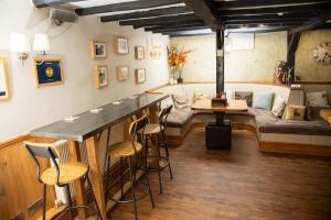 Foto dalla galleria di Crown Inn a Marston Montgomery