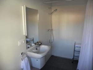 A bathroom at Apartaments i habitacions Can Morera Olot