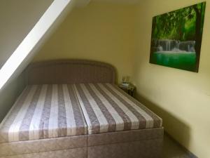 En eller flere senge i et værelse på Ferienhaus am Rennsteig