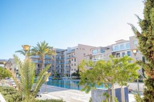Πισίνα στο ή κοντά στο Elysia Park Miris Apartment