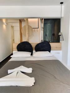 Postel nebo postele na pokoji v ubytování Alidian bay Suites Leros