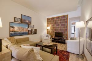 a living room with a couch and a tv at Charming flat in Lisbon's center! in Lisbon