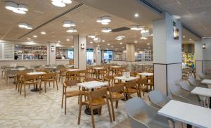 Un restaurant sau alt loc unde se poate mânca la Hotel Rosamar Garden Resort 4*
