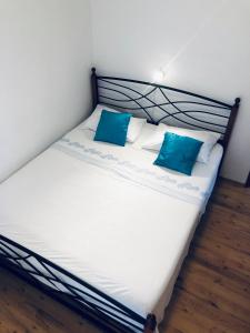 Posteľ alebo postele v izbe v ubytovaní Apartment Chupa