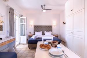 Gallery image of Golden Sand Paros in Chrissi Akti