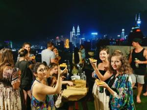 Foto da galeria de Penthouse on 34 - The Highest Unit and Best Views in Regalia & Private Rooftop Terrace em Kuala Lumpur