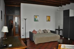 A bed or beds in a room at Appartamento Le Volte Még 26 kép