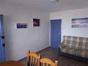 A seating area at Apartamento Barcelo 4