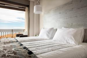 Posteľ alebo postele v izbe v ubytovaní Royalty Suites Loft