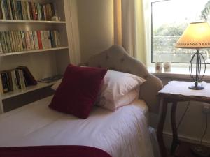 A bed or beds in a room at Crammond House