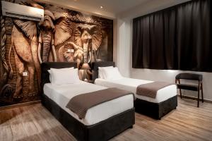 Ένα ή περισσότερα κρεβάτια σε δωμάτιο στο Pallada Athens boutique rooms & apartments