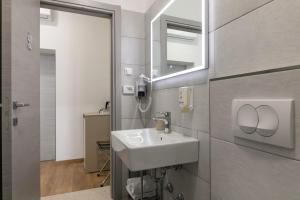 a bathroom with a sink and a mirror at Preziosa in Pula