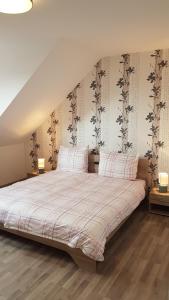 Postel nebo postele na pokoji v ubytování FewoSa Trier-Tarforst