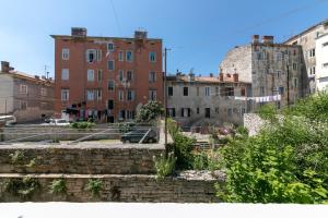 a view of an old city with buildings at La Preziosa Rooms in Pula