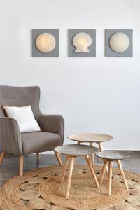 Posezení v ubytování Ammos Luxury Rooms & Home