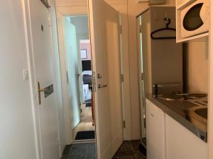 a small kitchen with a sink and a microwave at Villa Tullgatan Borgholm in Borgholm +93 photos