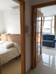 a bedroom with a bed and a sliding glass door at Apartamento en Ribeira(centro) 4* planta in Ribeira