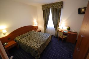Postel nebo postele na pokoji v ubytování Hotel da Roberto