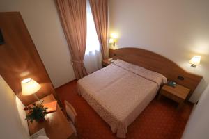 Postel nebo postele na pokoji v ubytování Hotel da Roberto