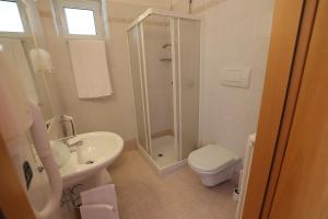 Koupelna v ubytování Hotel da Roberto