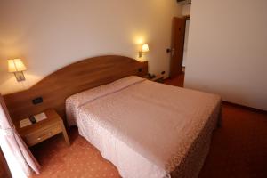 Postel nebo postele na pokoji v ubytování Hotel da Roberto