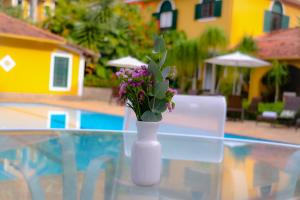 A piscina localizada em Hotel Capim Limão Itaipava ou nos arredores