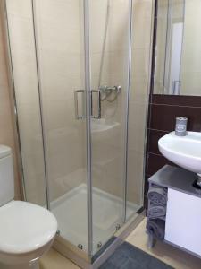 A bathroom at ÁTICO EN RIBEIRA(centro)