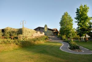 a winding path in front of a house at Resort Villa Domus Petra in Zagarolo